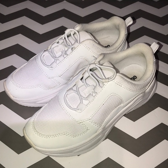 Old Navy sneakers - Picture 3 of 10